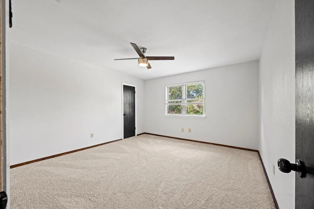 Photo of 1702 Oakridge DR