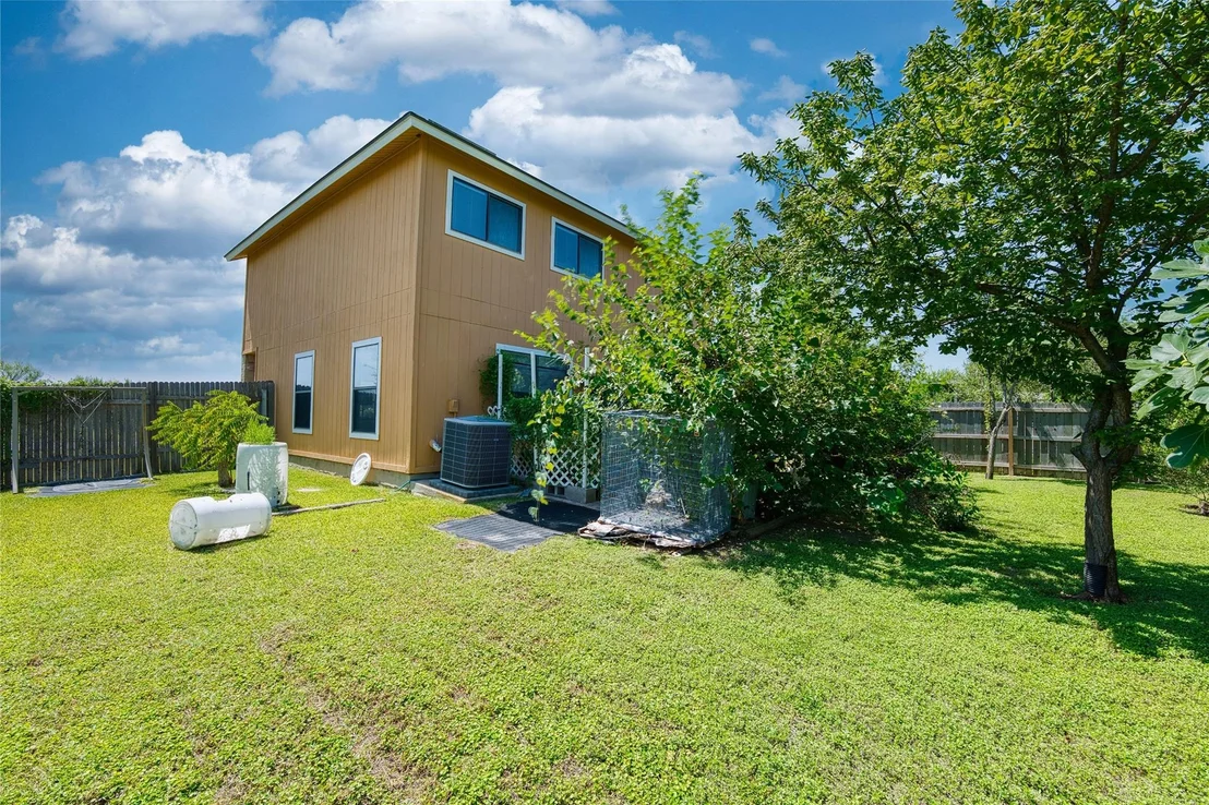 Photo of 1347 Lakeside LOOP