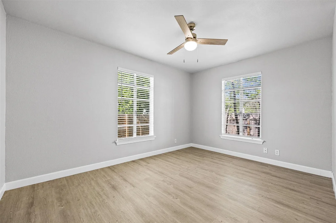 Photo of 4709 Leslie Ave