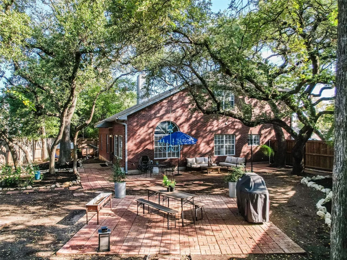 Photo of 1811 Azalea DR