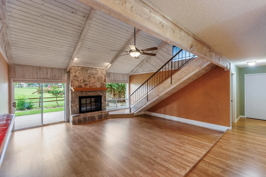 Photo of 2820 Aurora