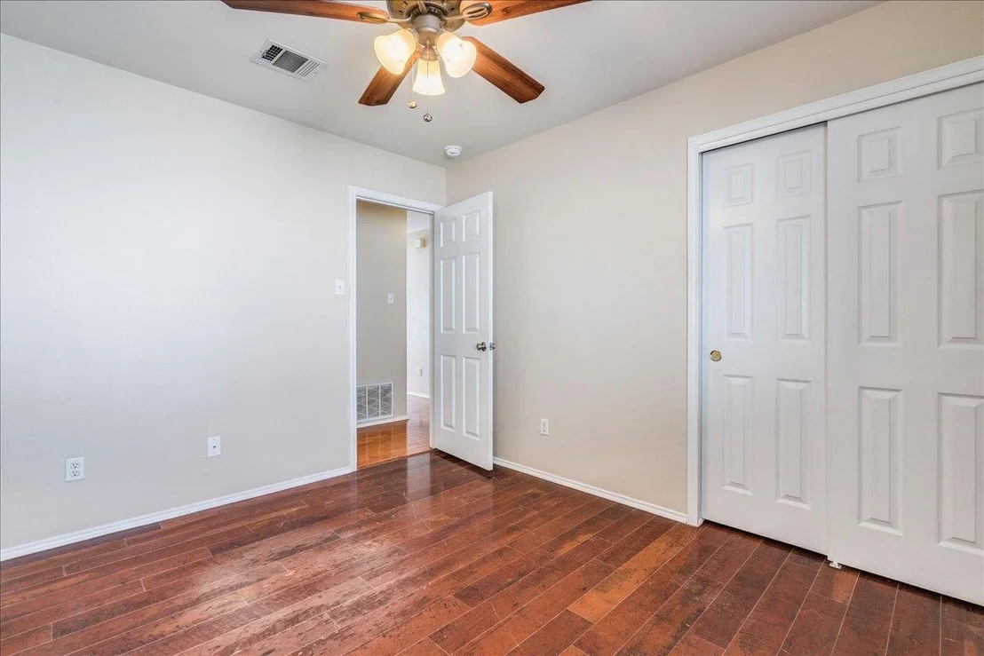 Photo of 1701 Friars Tale LN