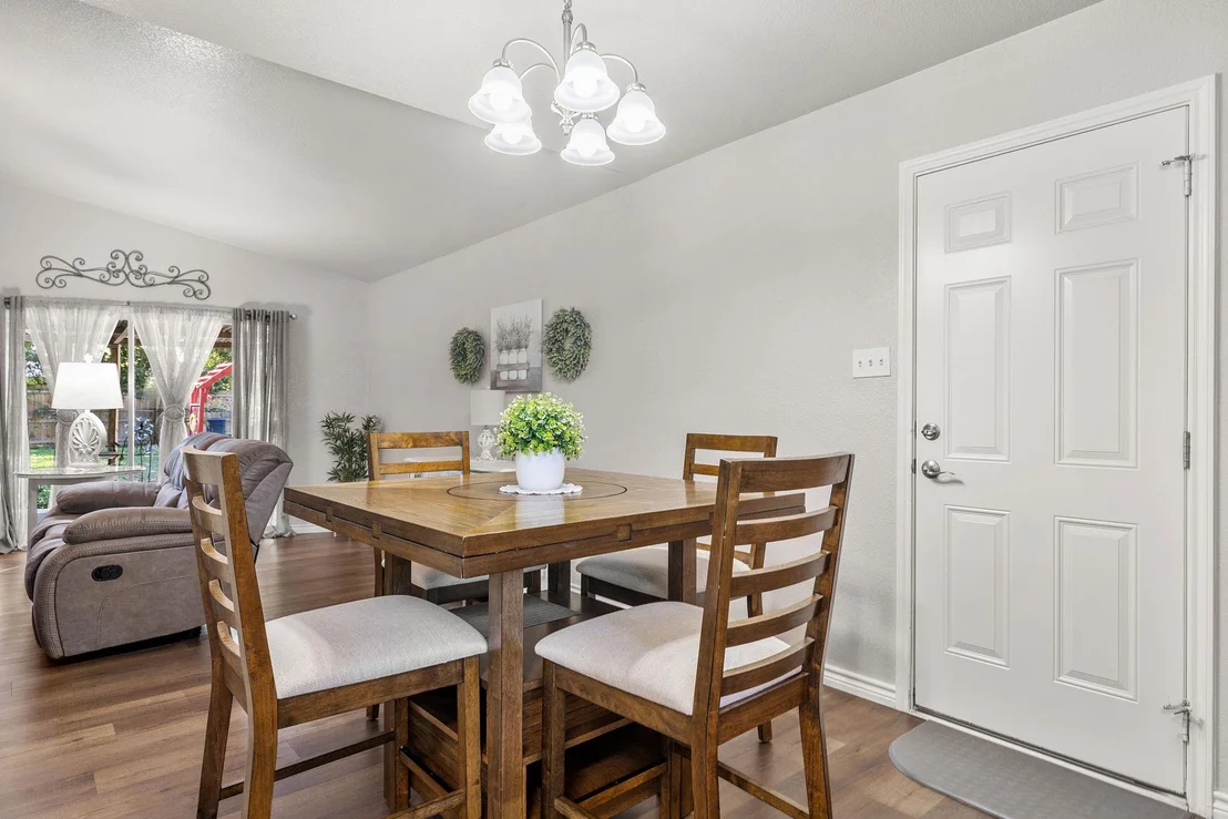 Photo of 1106 Live Oak DR