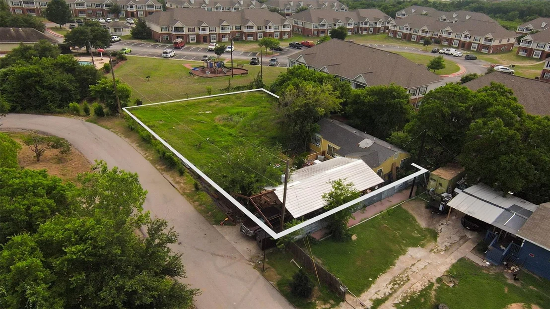 Photo of 8010 N Lake DR