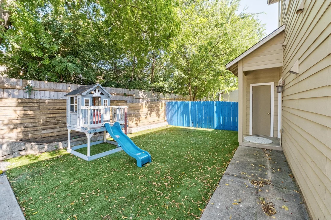 Photo of 3612 Oakmont BLVD