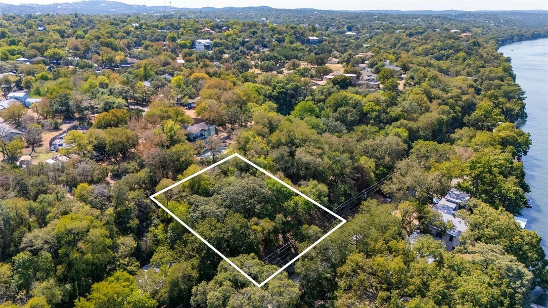 Photo of 2805 Edgewater DR