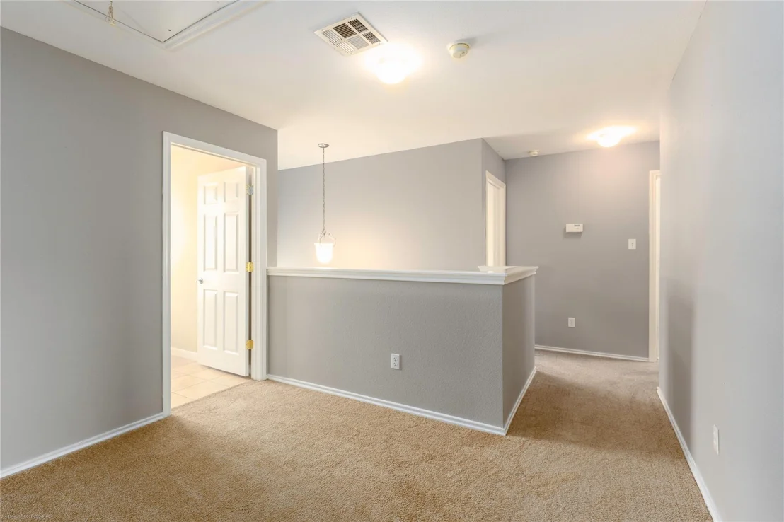 Photo of 103 Ashwood N