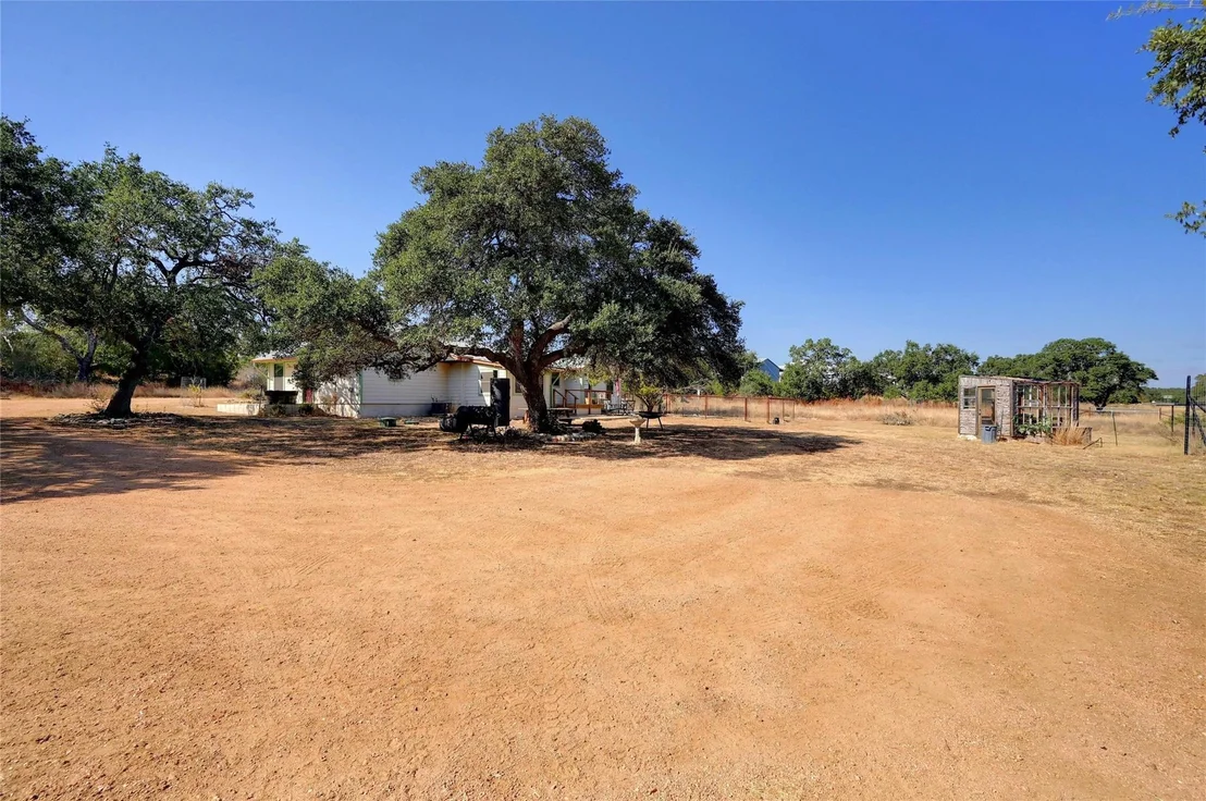 Photo of 525 River Oaks RD