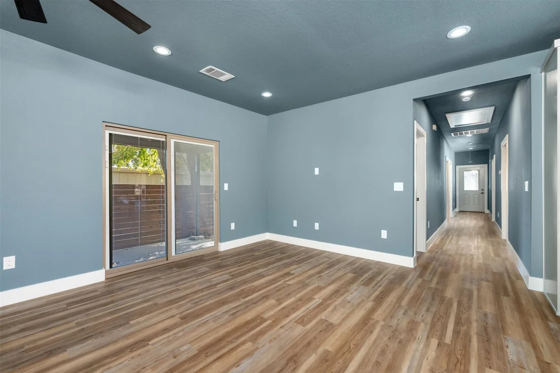 Photo of 1205 W Avenue G