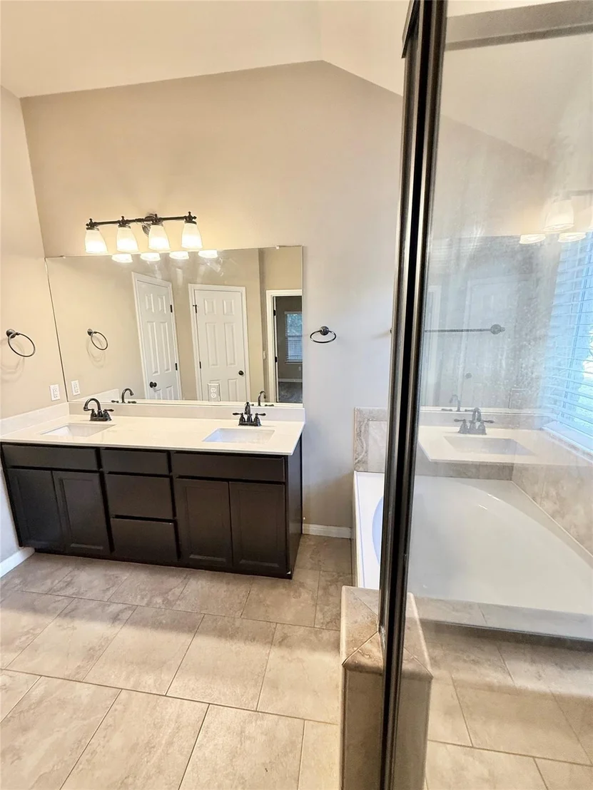 Photo of 1205 Drake Elm DR