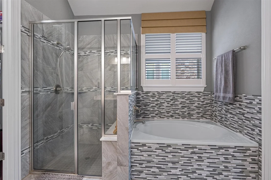 Photo of 3704 Gildas PATH