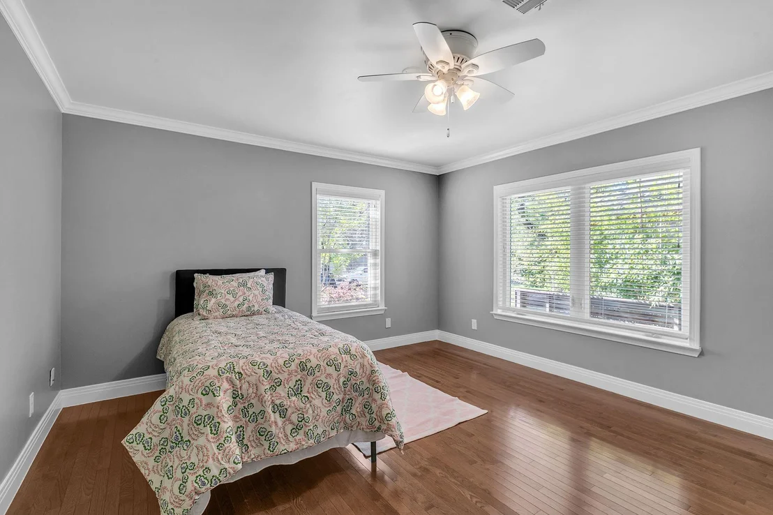 Photo of 1308 KINNEY Ave