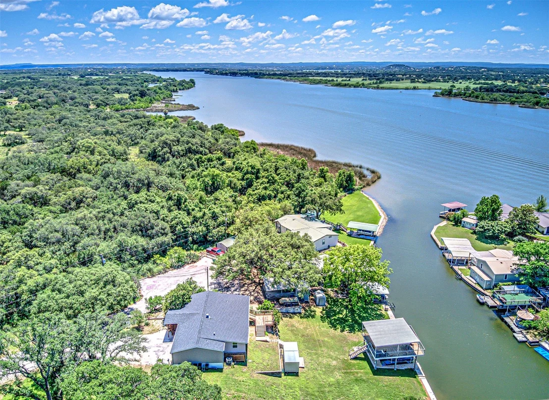 Photo of 702 Liveoak RD