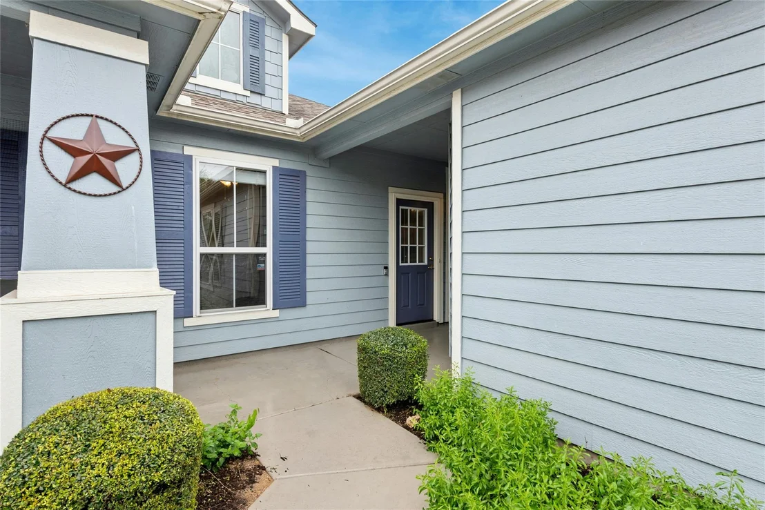 Photo of 111 Hampton CIR