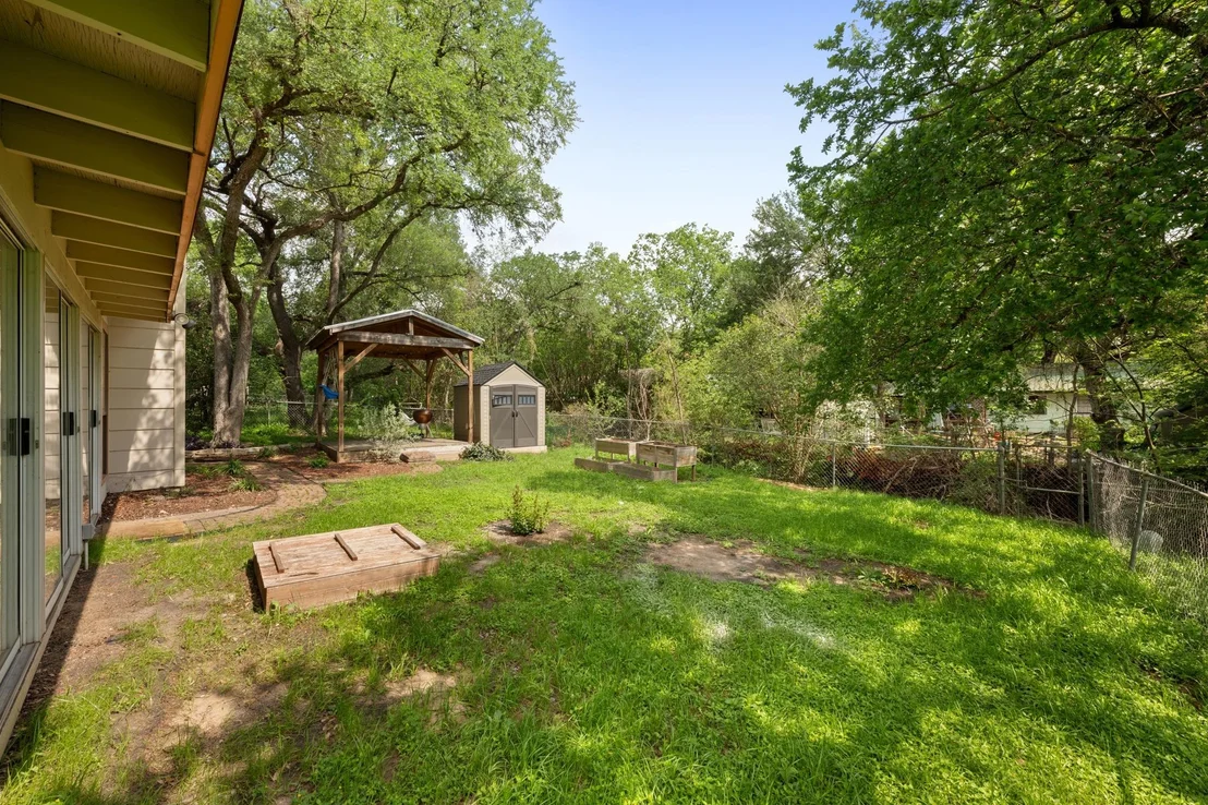Photo of 902 Emerald Wood DR