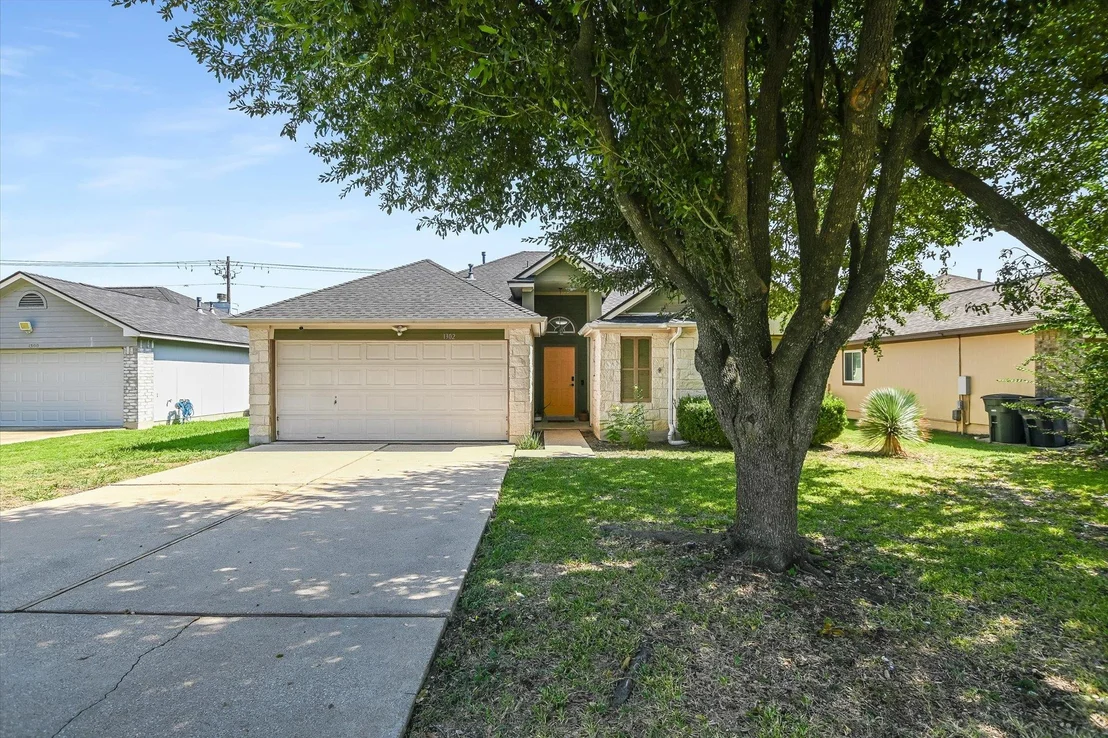 Photo of 1302 Redbud LN