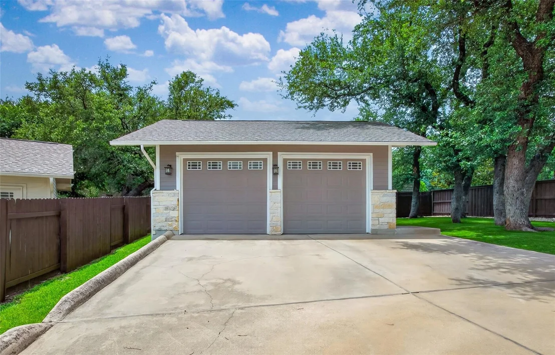 Photo of 2711 Grand Oaks LOOP