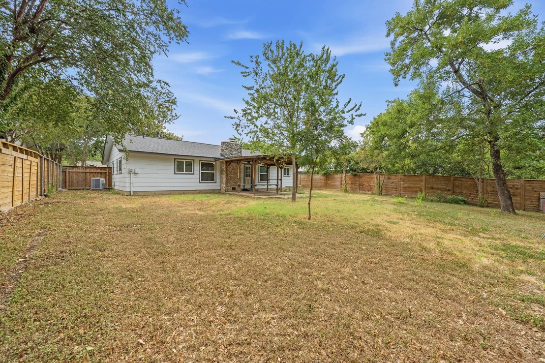 Photo of 7004 Whispering Oaks DR