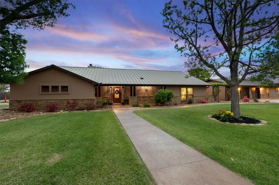 Photo of 348 Carlson CIR