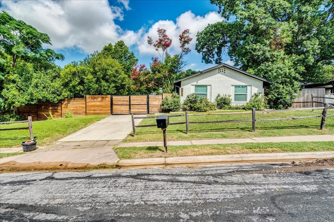 Photo of 2506 Audubon PL