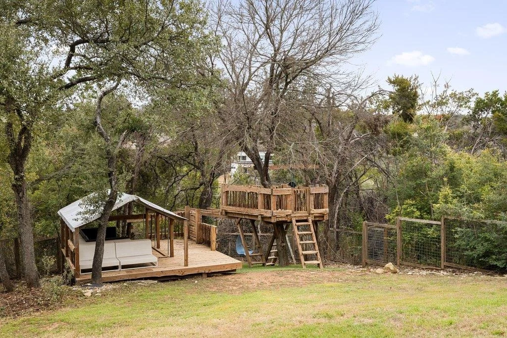 Photo of 11 Ehrlich RD