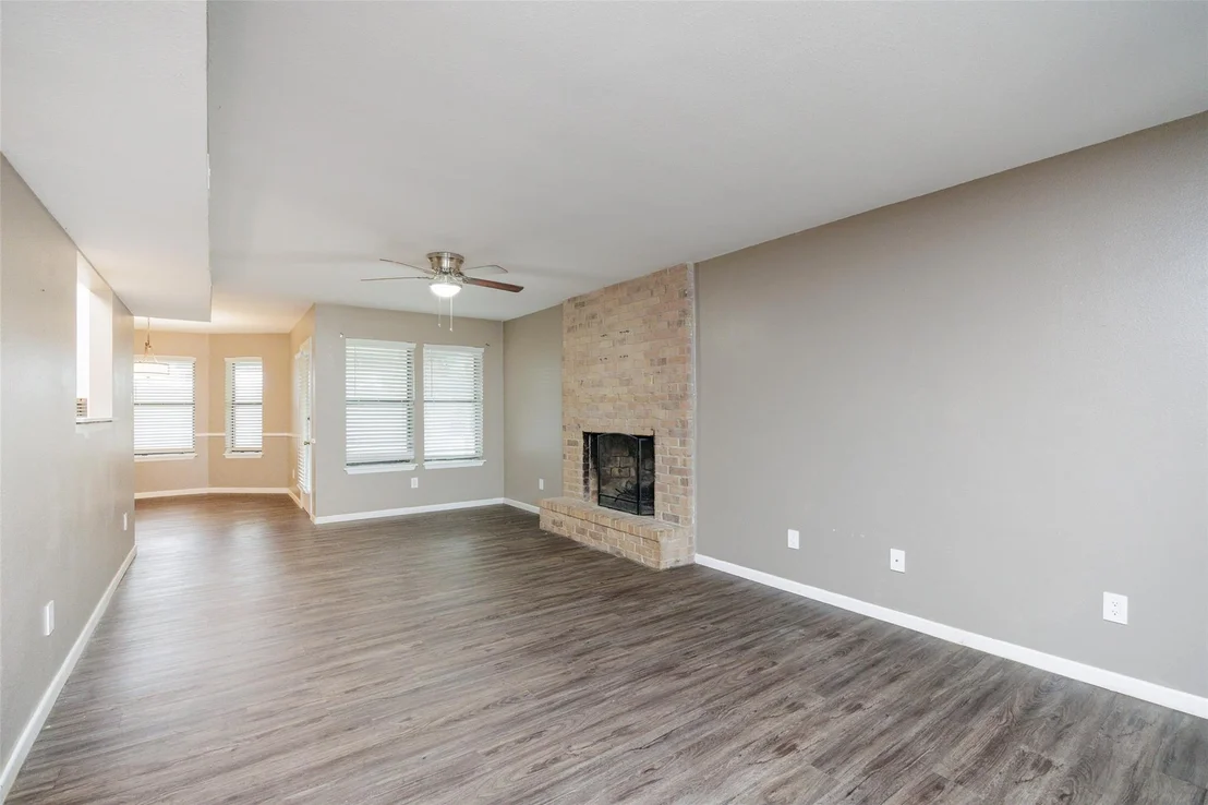 Photo of 320 Long Pointe DR