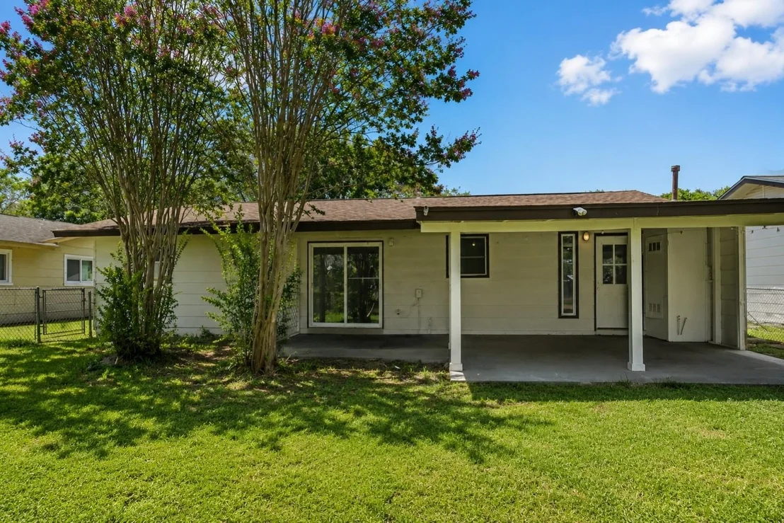 Photo of 5005 Creek Bend DR