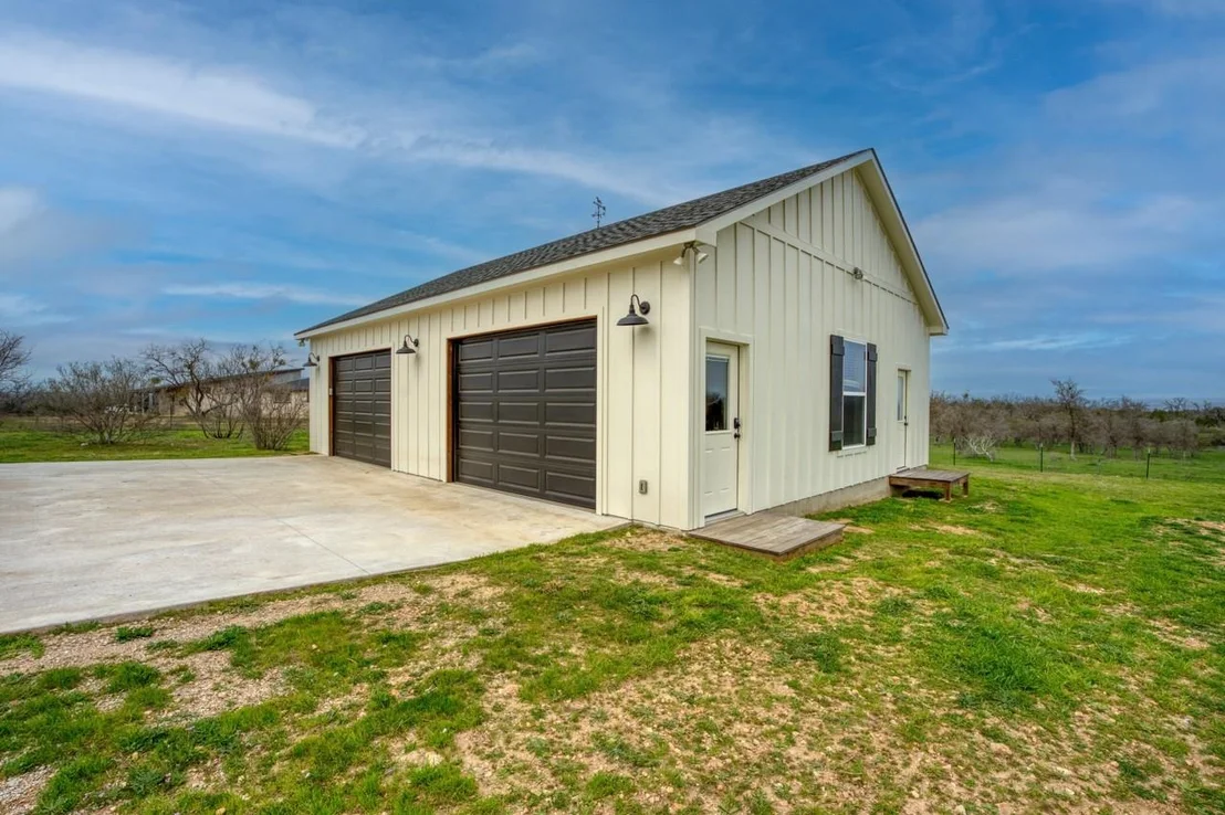 Photo of 104 Schoolhouse LN