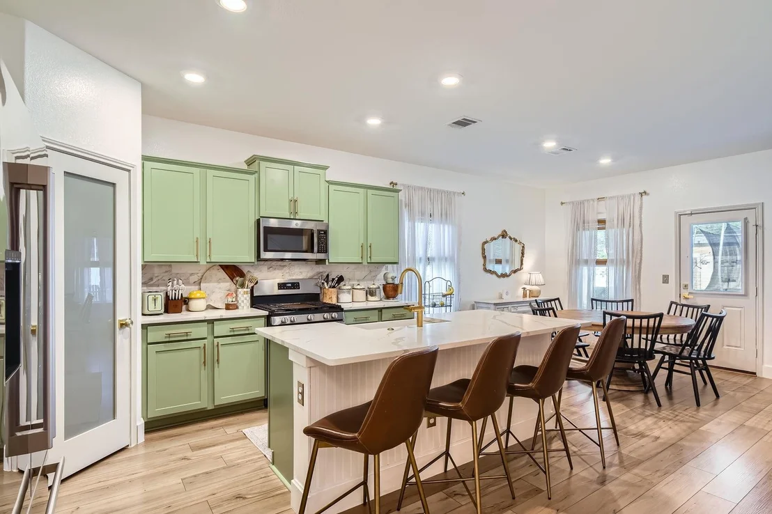 Photo of 261 Mendoza