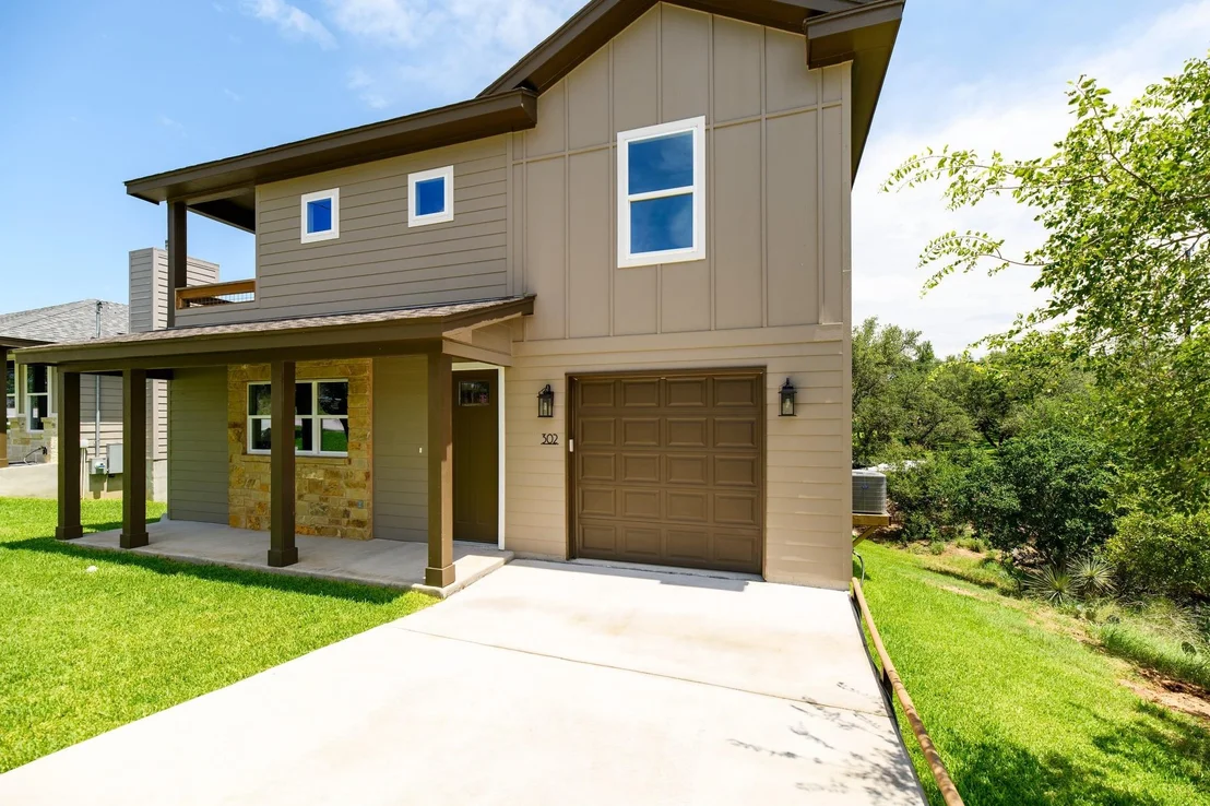 Photo of 302 Castlehigh DR