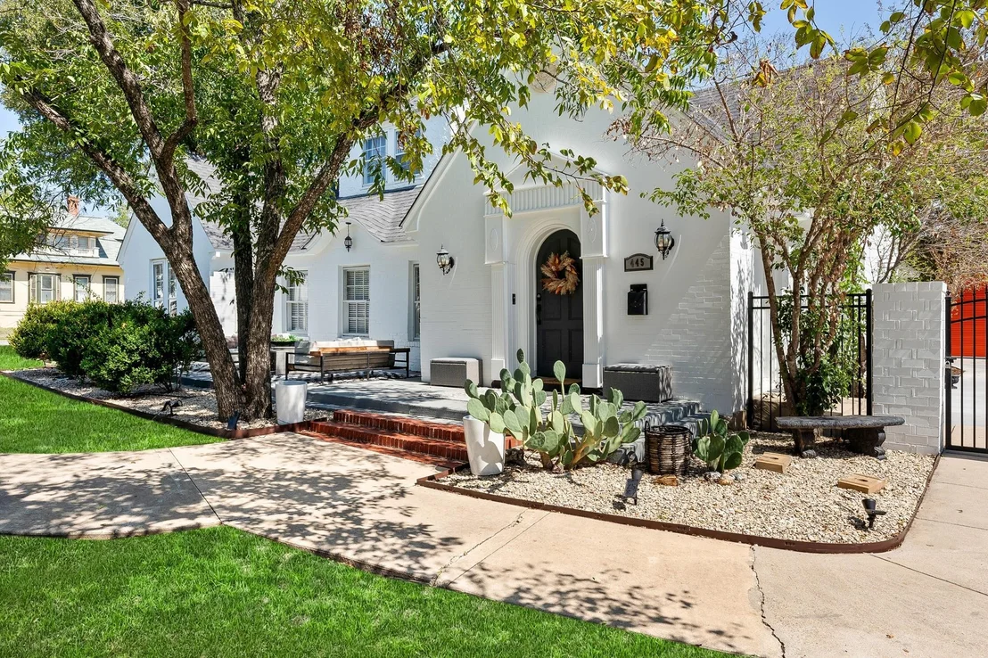 Photo of 445 N Wall ST