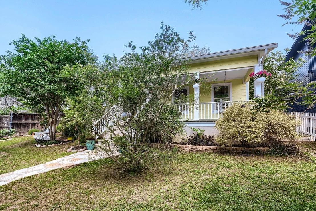 Photo of 1701 Alameda DR