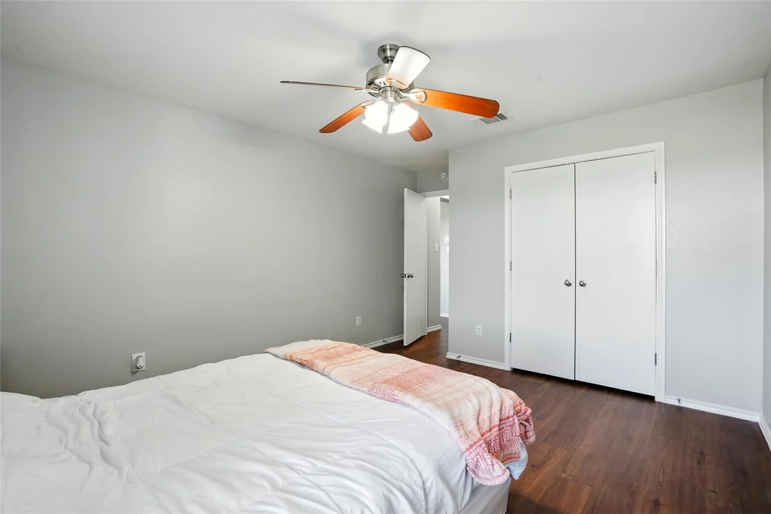 Photo of 221 Herrera TRL