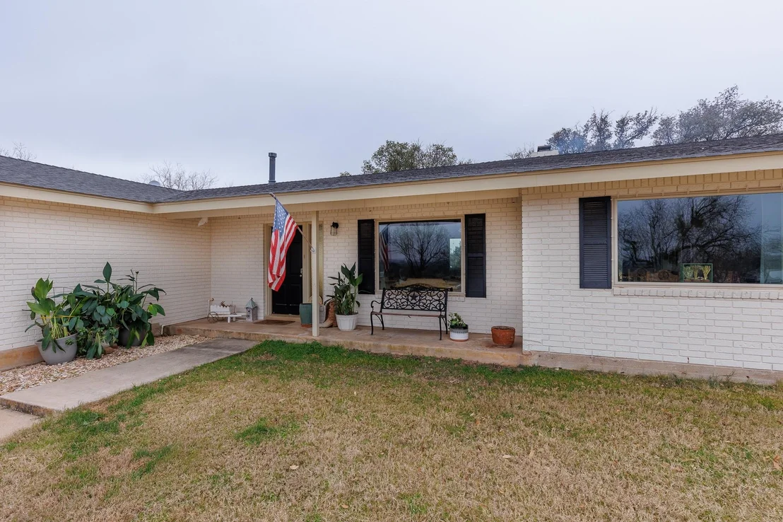 Photo of 2340 E State Highway 71