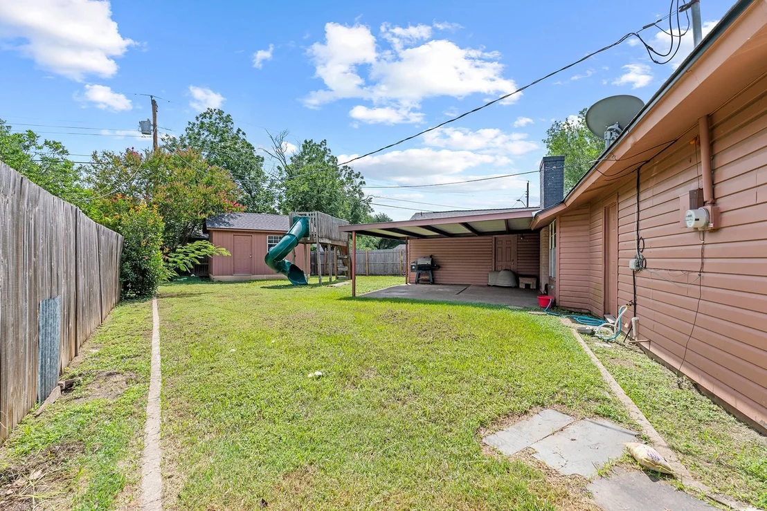 Photo of 2400 Grace ST