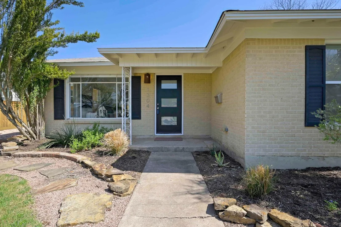 Photo of 1304 Pasadena DR