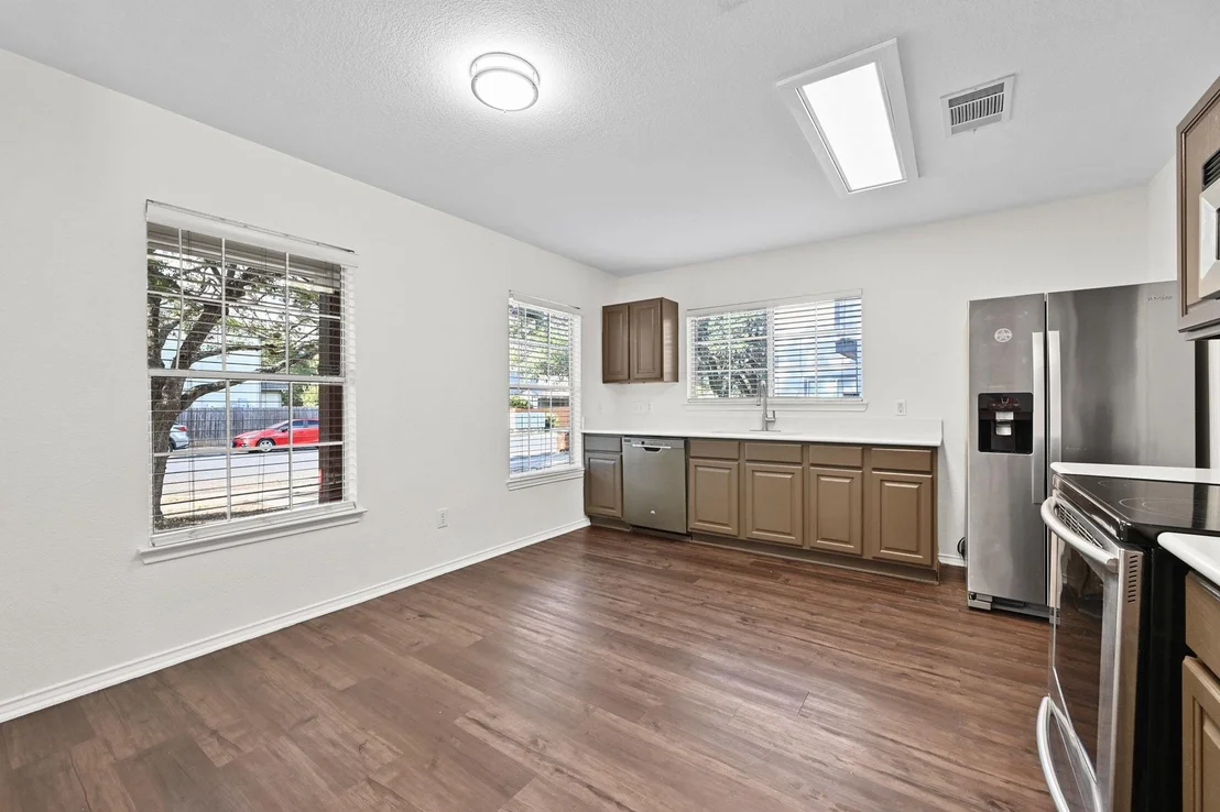 Photo of 1400 Geoffs DR