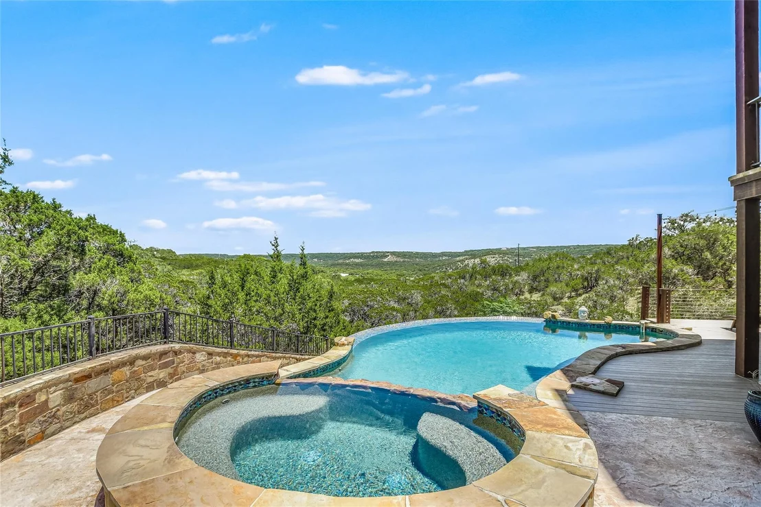 Photo of 400 Hillview RD