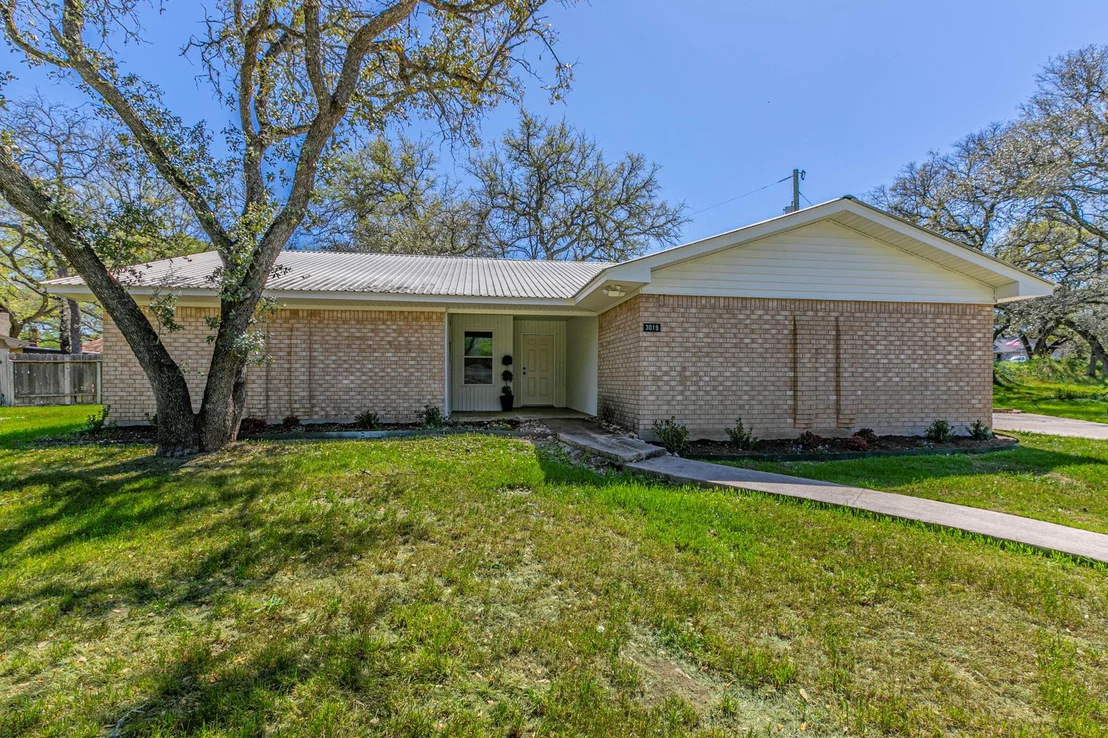 Photo of 3019 Summit DR