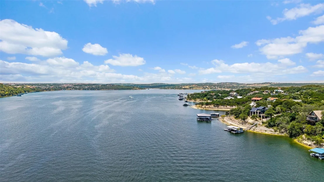Photo of 18401 Lakepoint CIR
