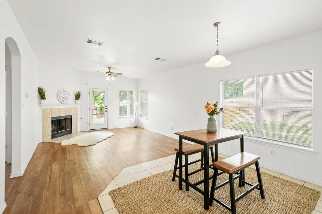 Photo of 141 Ashwood N
