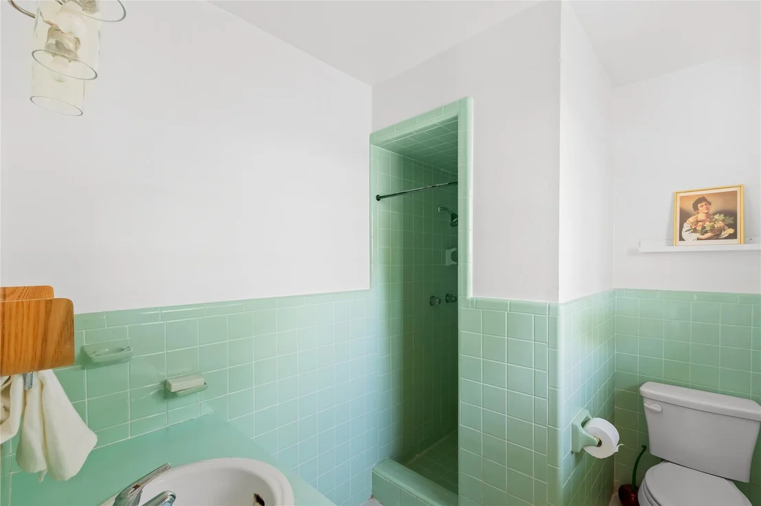 Photo of 304 W Bee ST