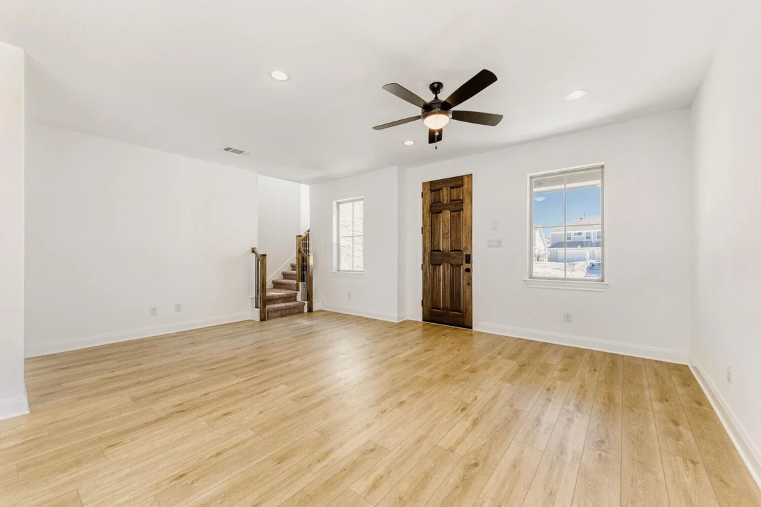 Photo of 175 International ST