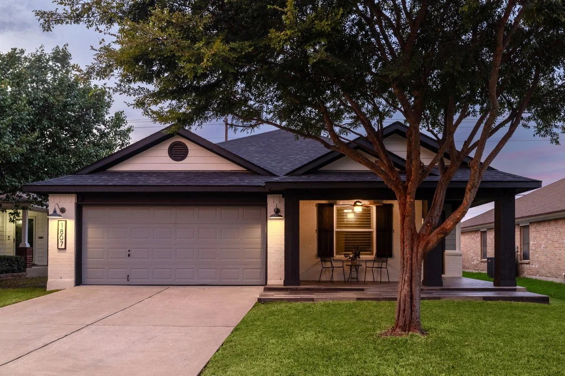 Photo of 1807 Lloydminister WAY