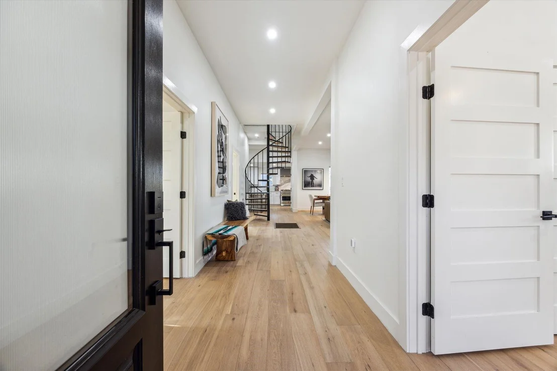 Photo of 1117 W 9th ST