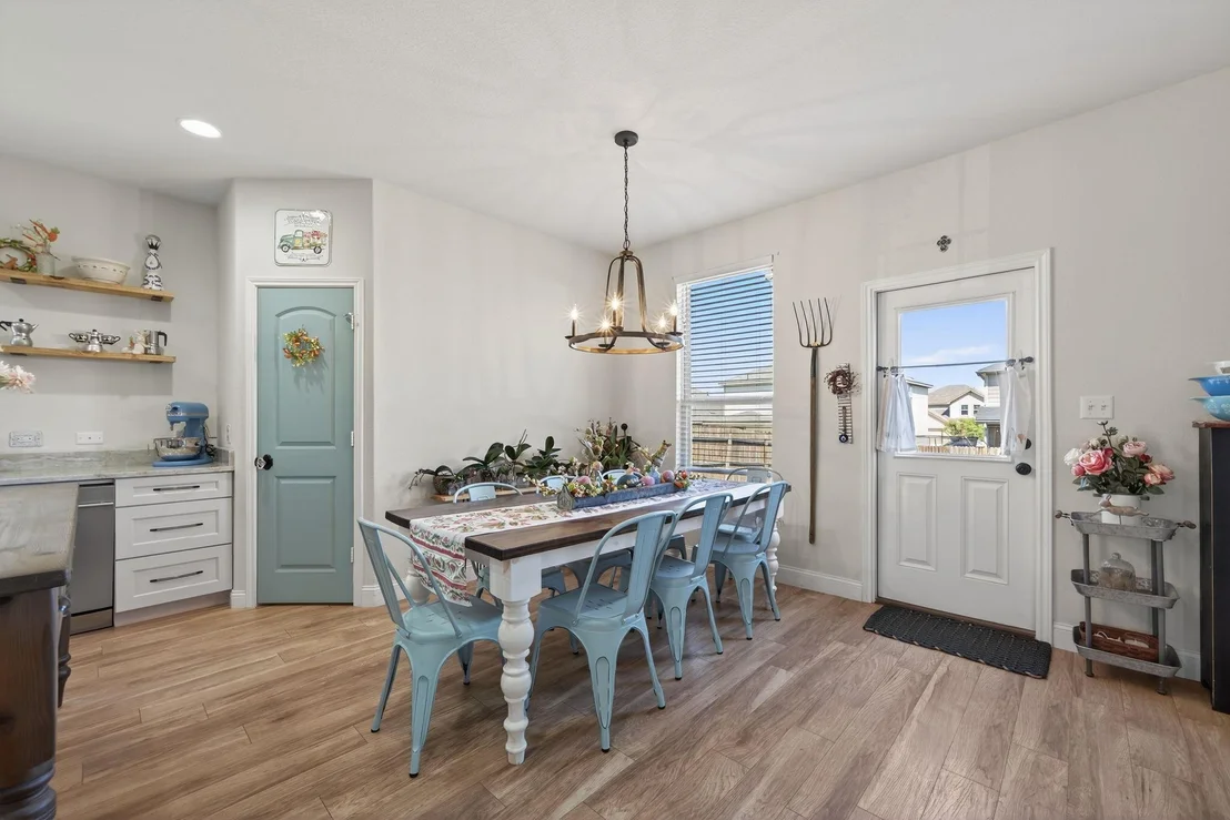 Photo of 613 Whitman Ave
