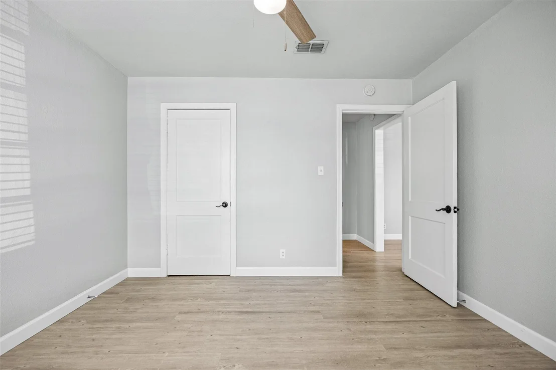 Photo of 4709 Leslie Ave