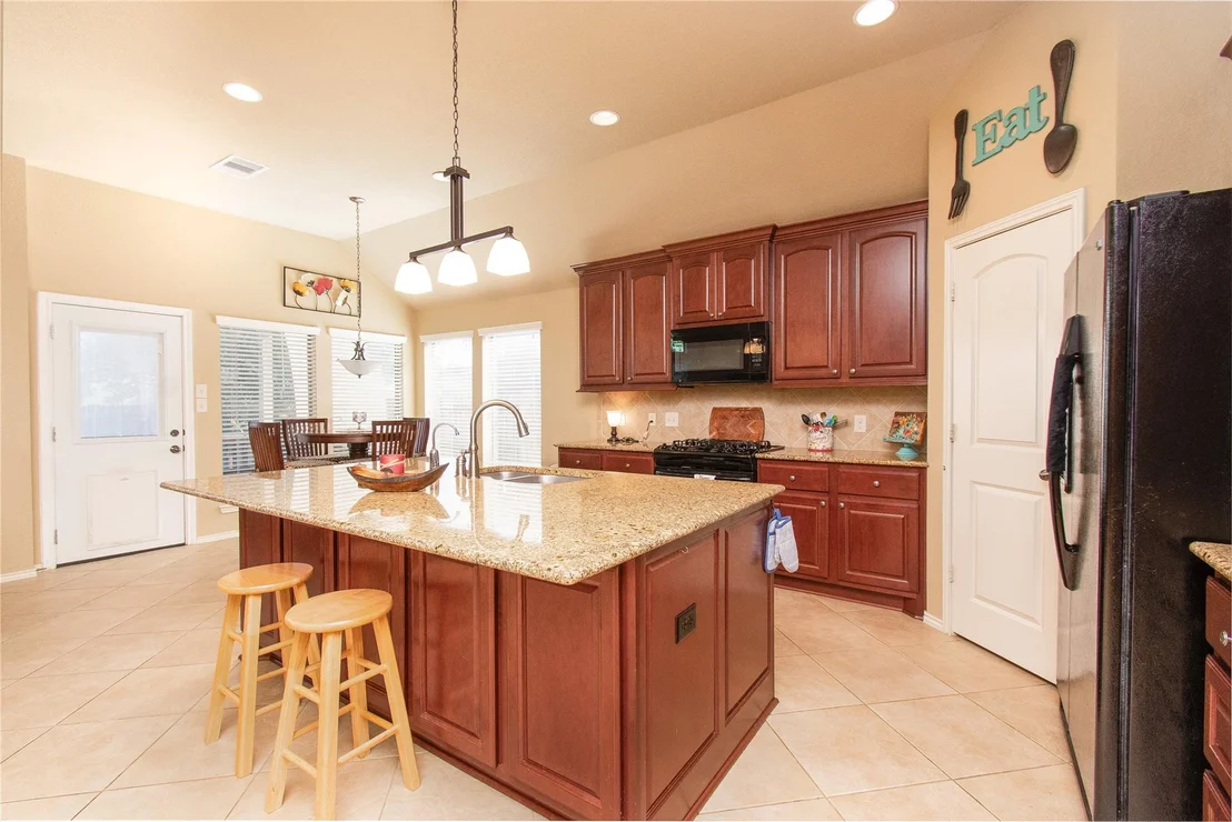 Photo of 947 Madrone DR