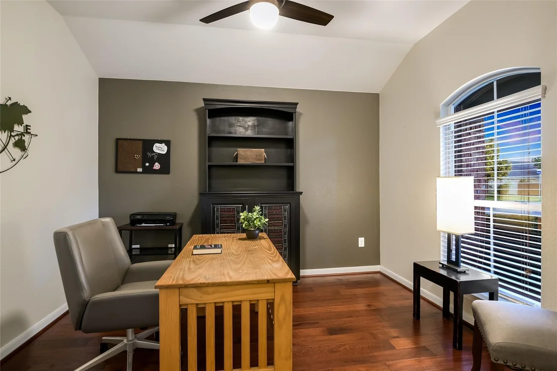 Photo of 18708 Moreto LOOP