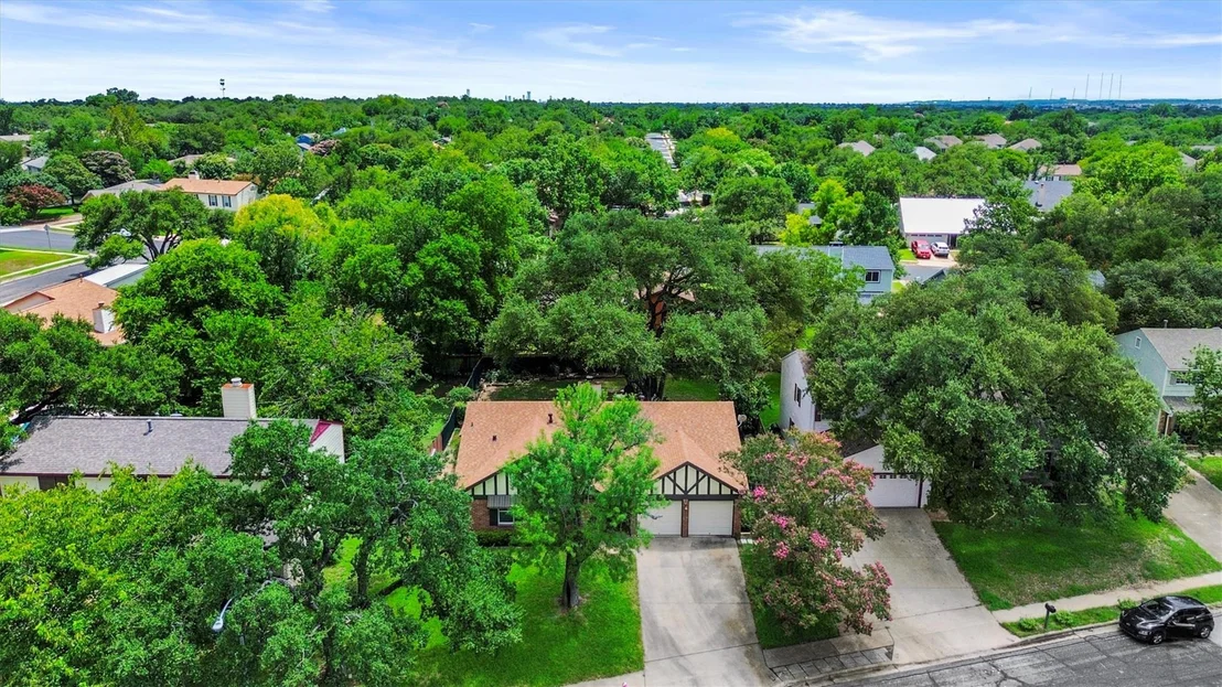 Photo of 1305 Doonesbury DR